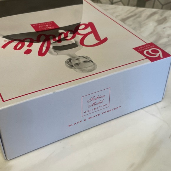 [SOLD] BARBIE DOLL MATTEL BLACK WHITE FOREVER SILKSTONE FASHION BARBIE - Picture 14 of 16